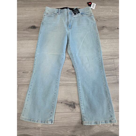 NWT LuLaRoe Crop Kick Flare Jeans Womens Size 32 Light Wash Denim Fold Dust Line - Picture 1 of 9